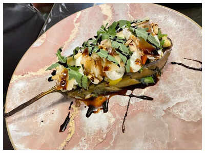M Bar Kitchen, Park Street: A Tryst with Phuchka, Ravioli and Delhi 6